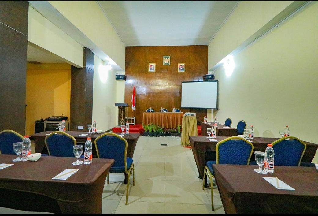 Hotel Marlin Pekalongan Managed By Dafam Esterno foto