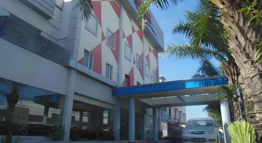 Hotel Marlin Pekalongan Managed By Dafam Esterno foto