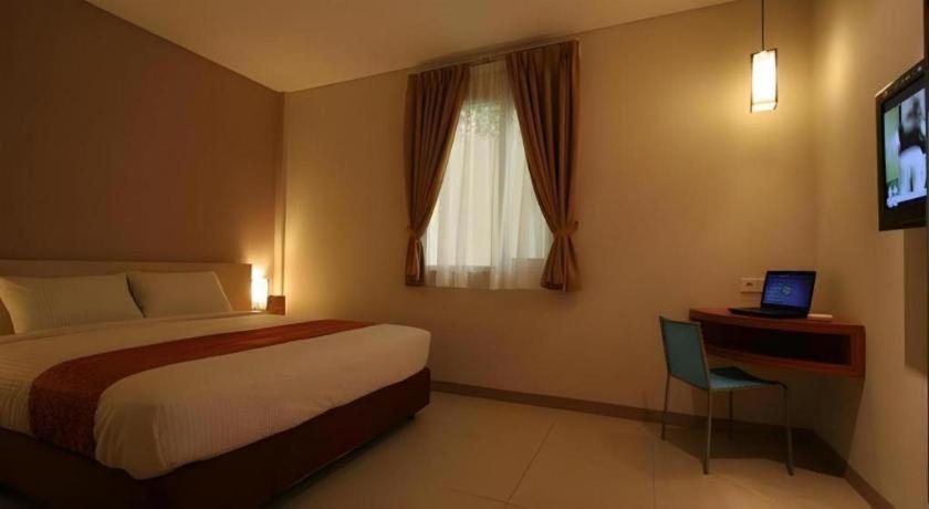 Hotel Marlin Pekalongan Managed By Dafam Esterno foto