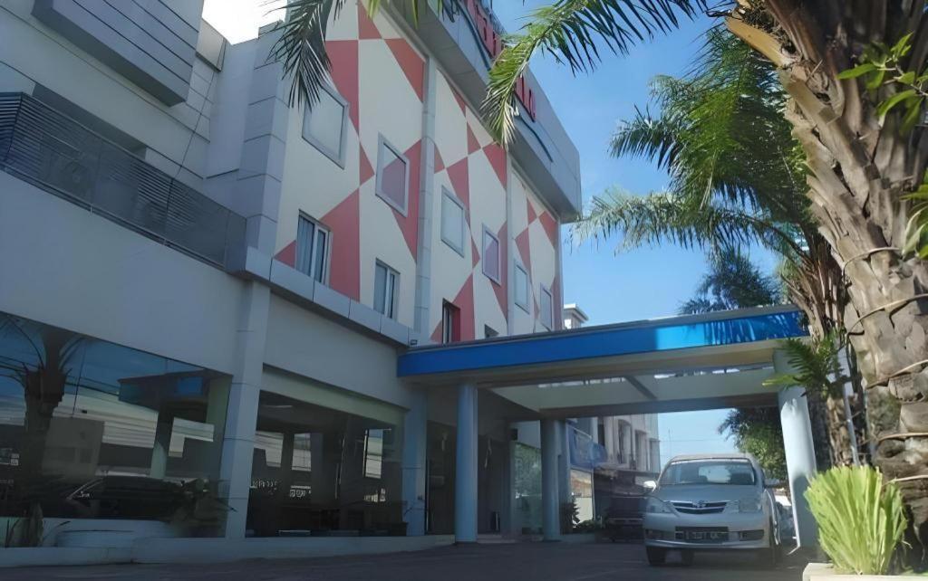 Hotel Marlin Pekalongan Managed By Dafam Esterno foto